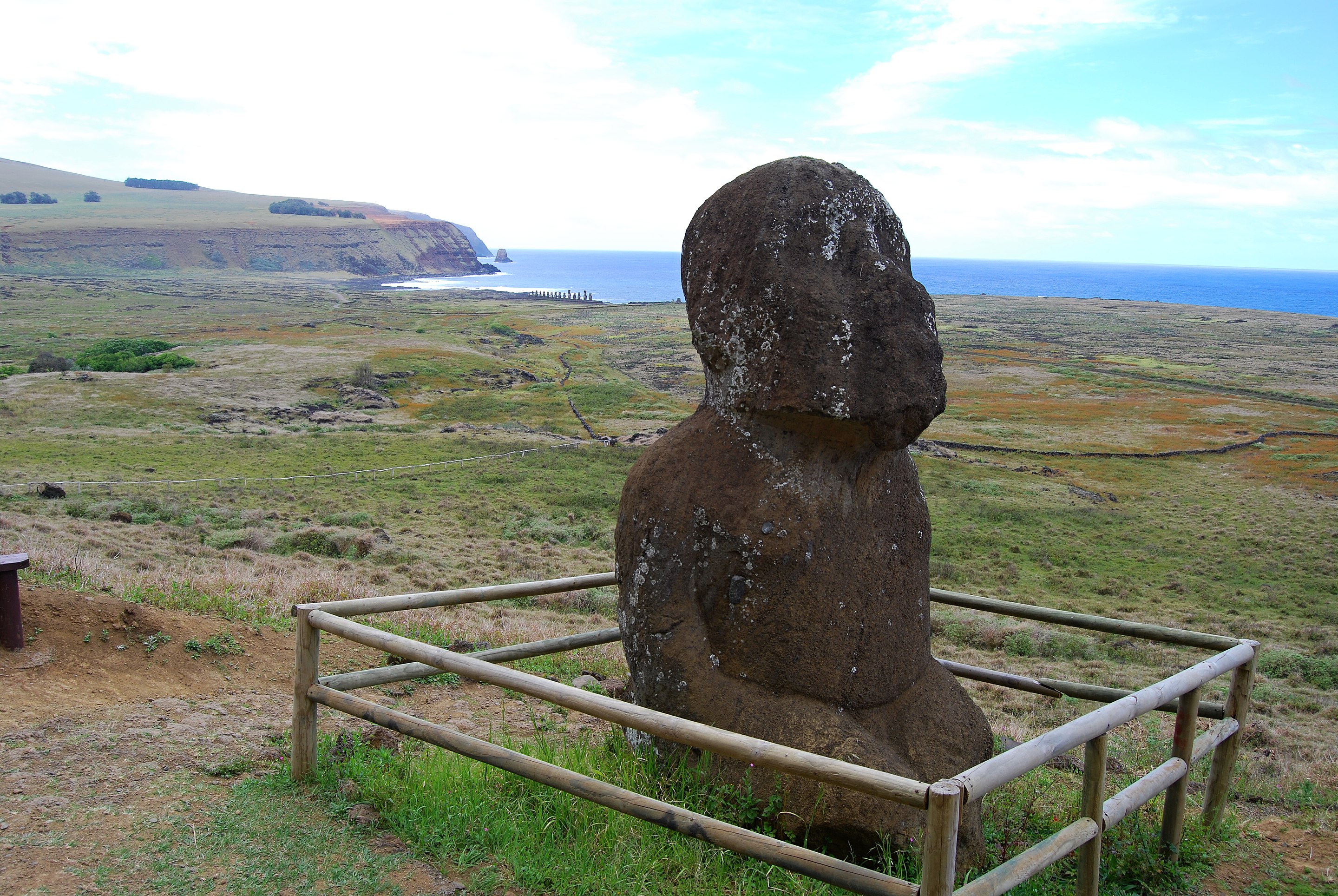 Moái Tukuturi, el más antiguo